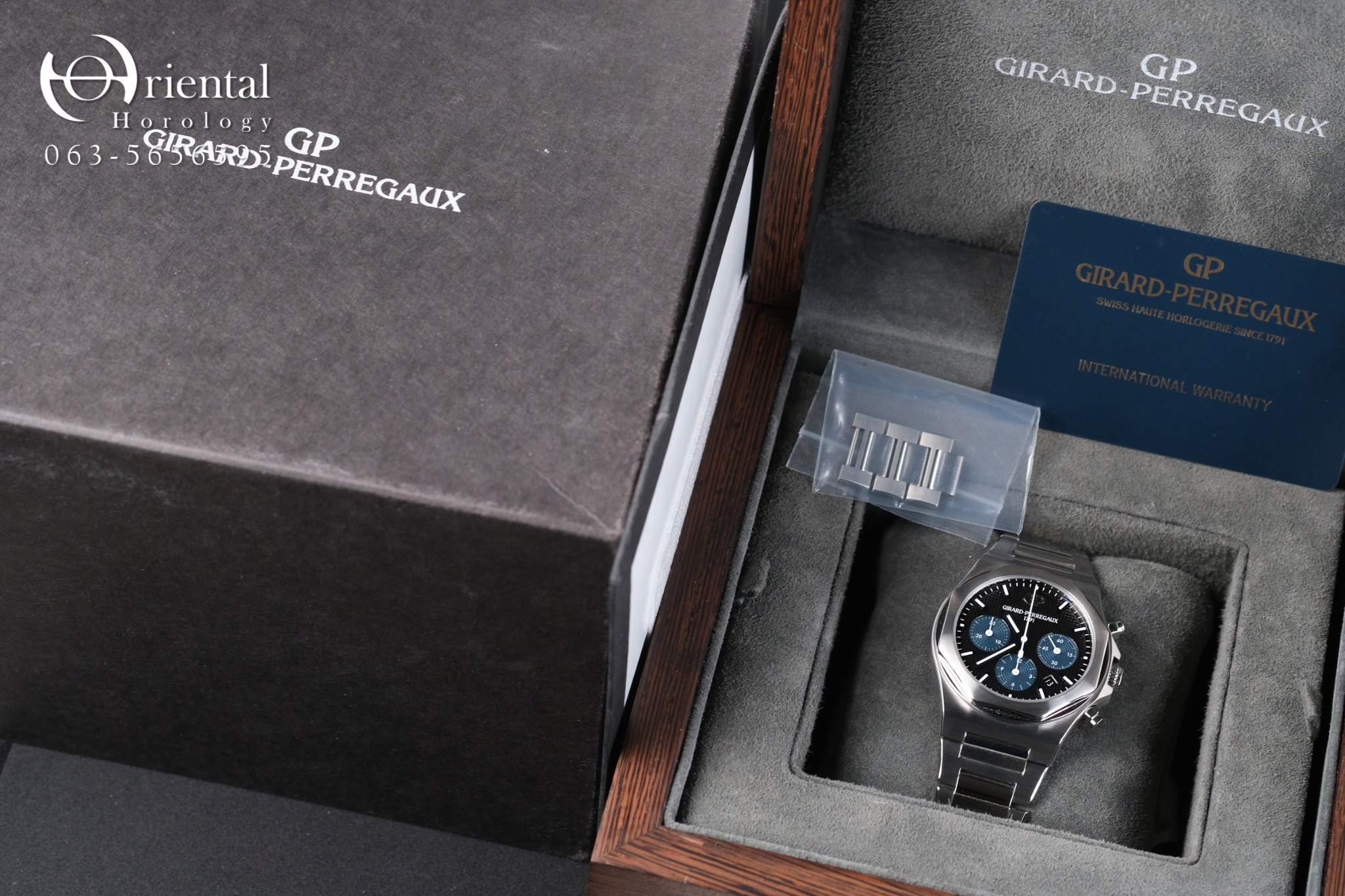 Girard Perregaux Laureato Chronograph Blue Black - Image 9