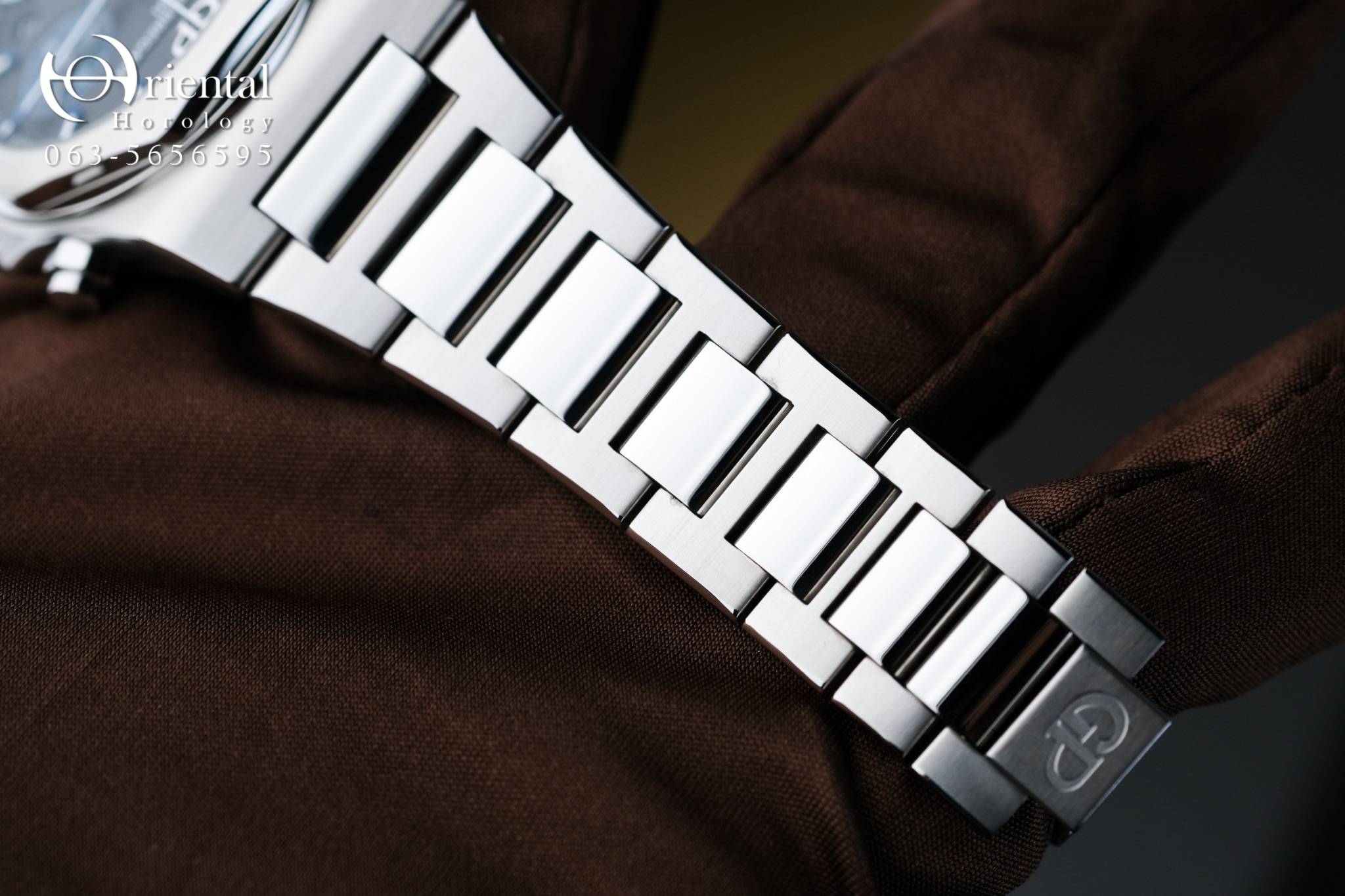 Girard Perregaux Laureato Chronograph Blue Black - Image 7