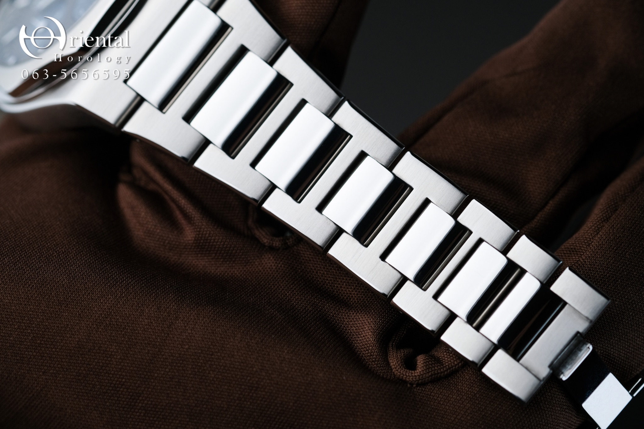 Girard Perregaux Laureato Chronograph Blue Black - Image 6