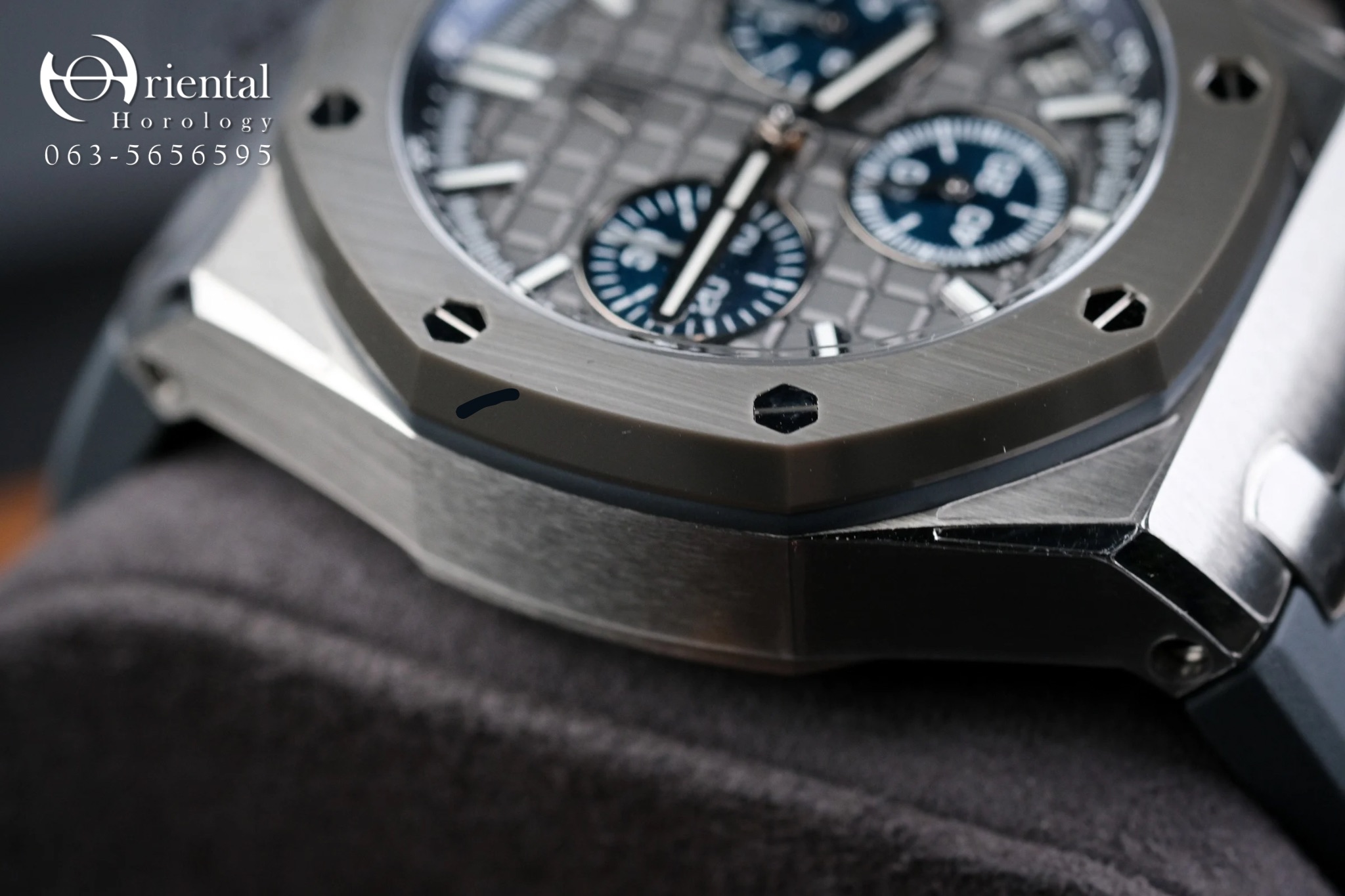 AP Royal Oak Offshore Chronograph Titanium Ceramic - Image 7