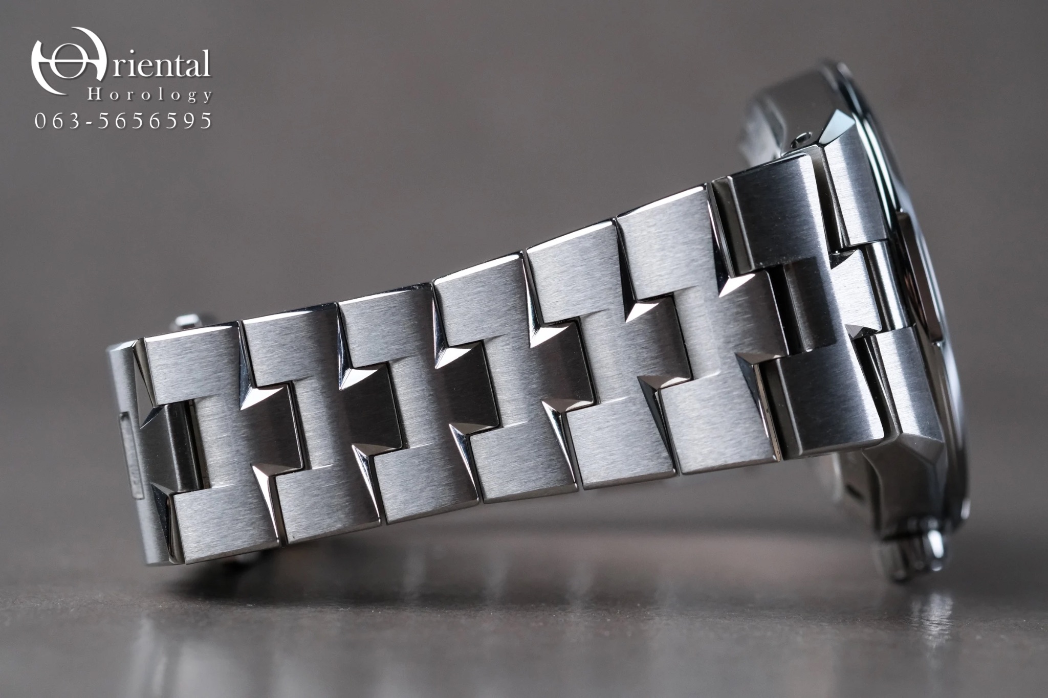 VC 4520V Overseas Blue Dial - Image 6