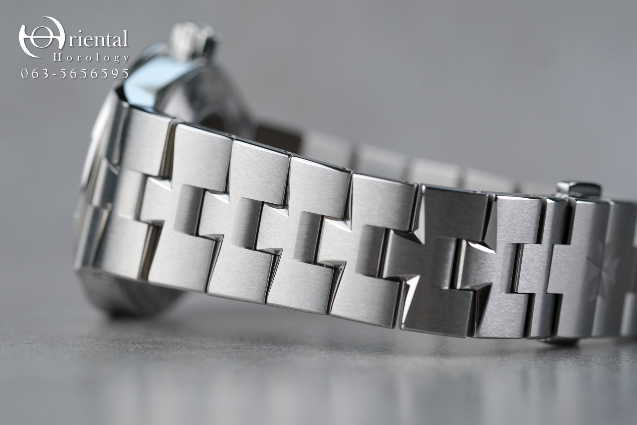 VC Overseas 4600V Blue dial - Image 7