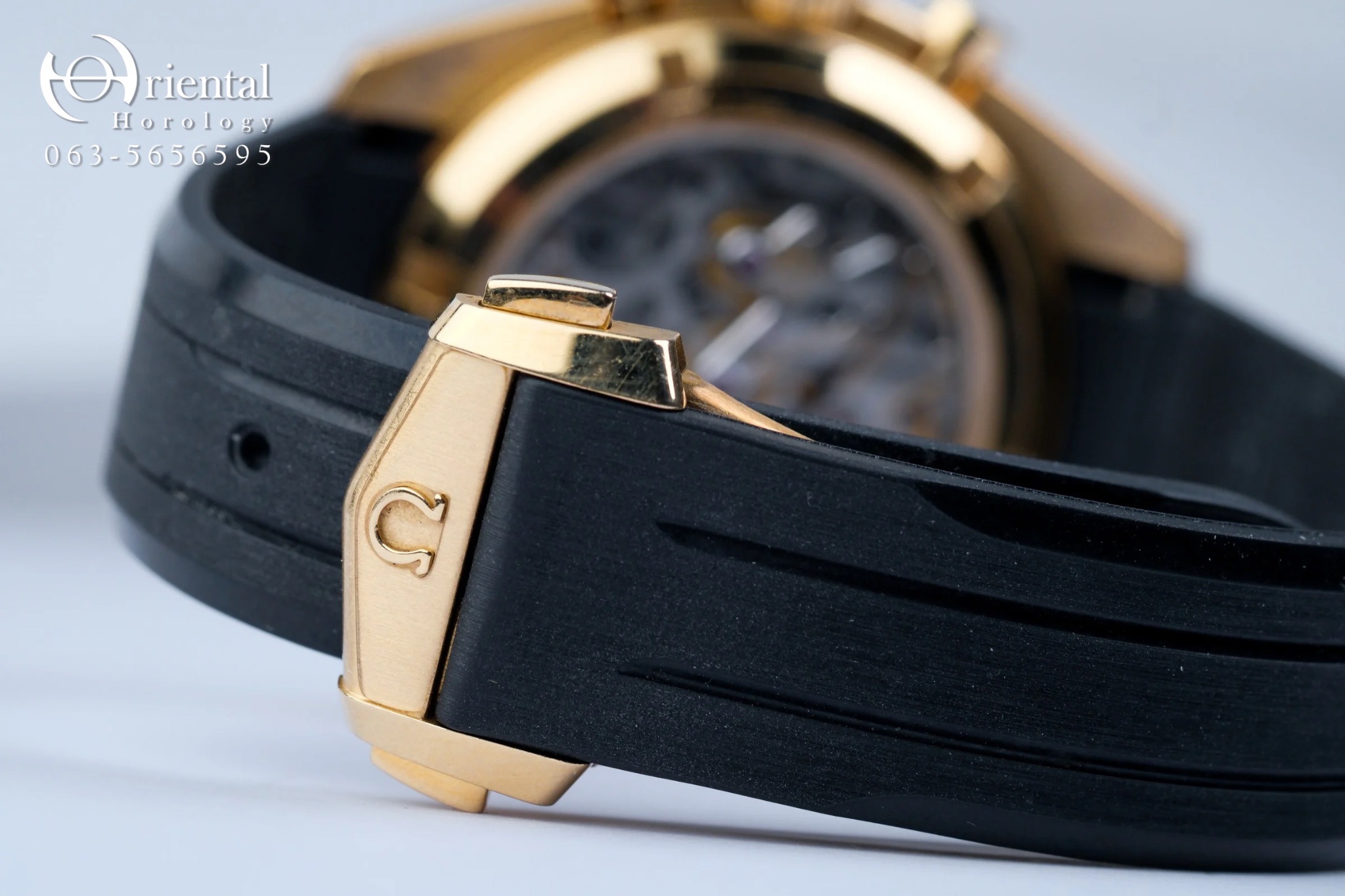 Omega Speedmaster 18K Moonshine Gold Panda - Image 5