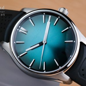 H.Moser & Cie Pioneer Centre Seconds Blue Lagoon Fumé