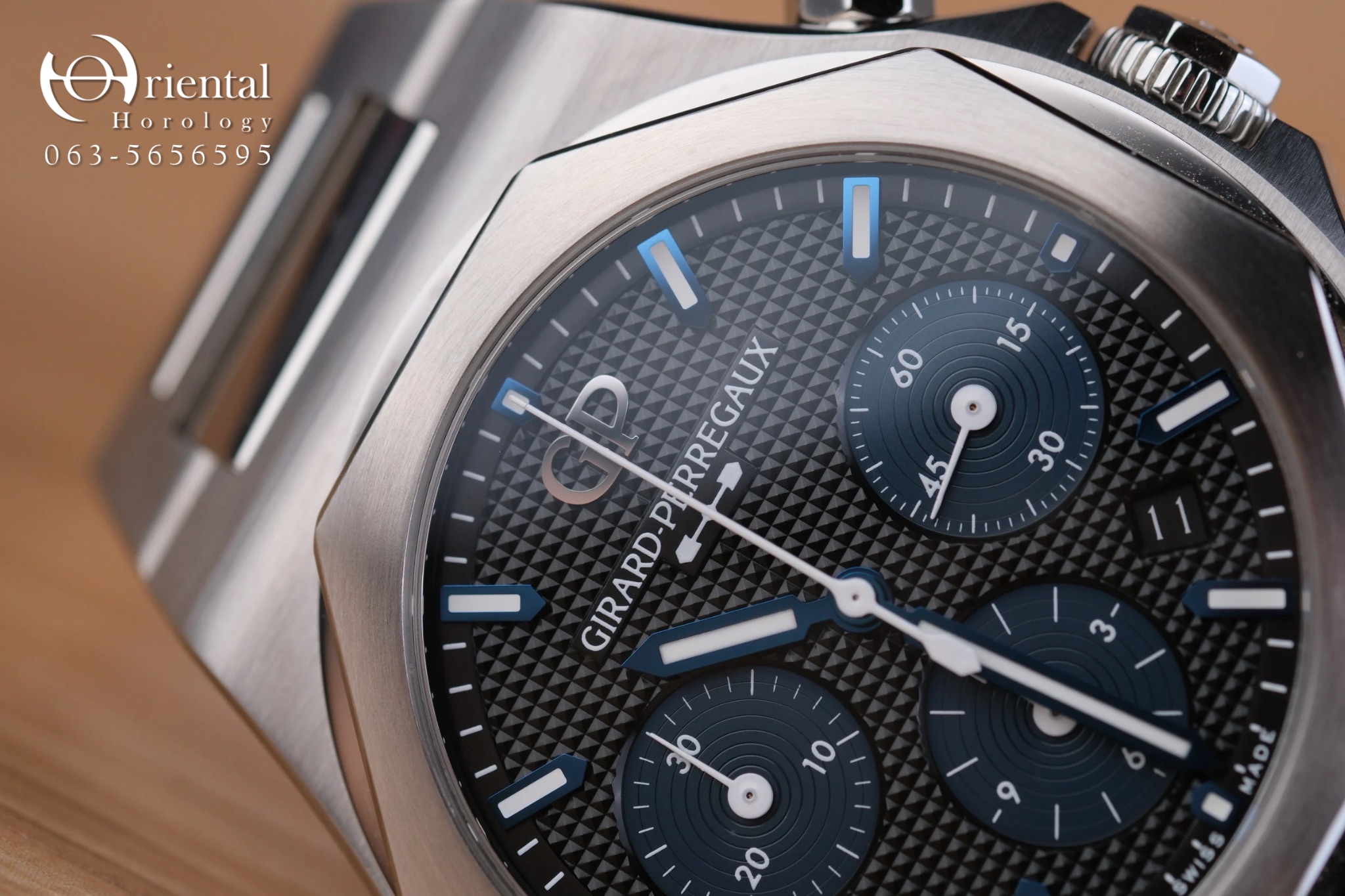 Girard Perregaux Laureato Chronograph Blue Black - Image 4