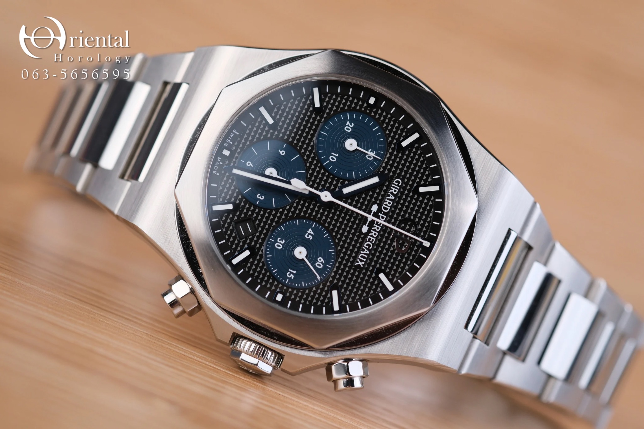 Girard Perregaux Laureato Chronograph Blue Black - Image 2