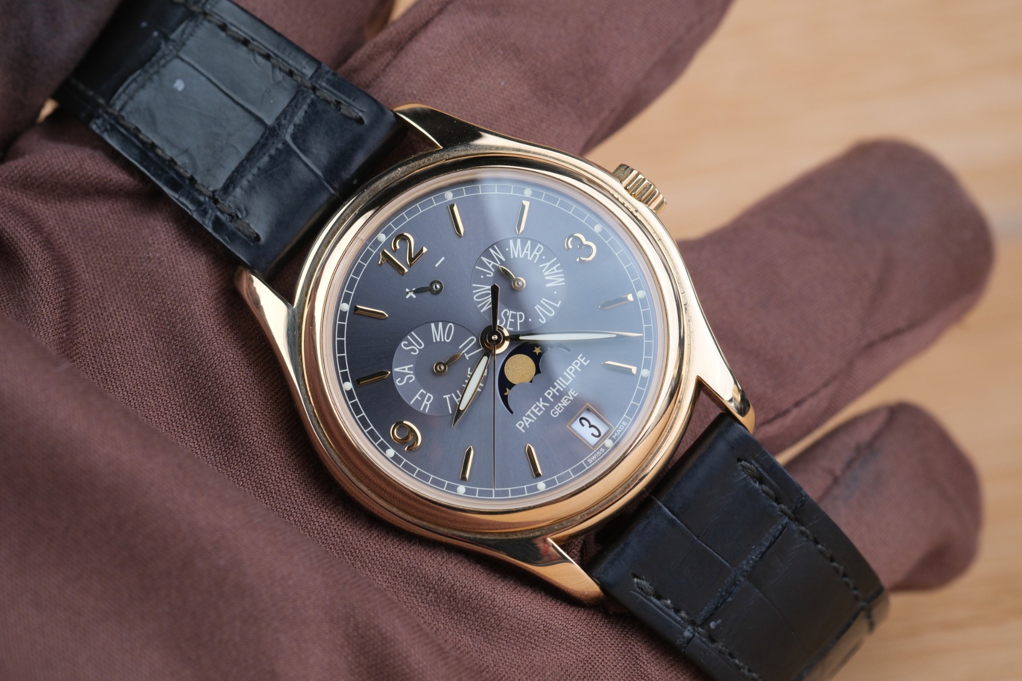 Patek Philippe Annual Calendar Grey Dial - Image 3